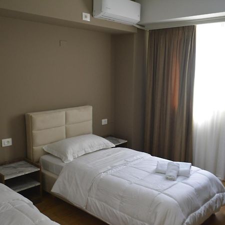 Vlorë Hotel Her מראה חיצוני תמונה