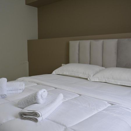 Vlorë Hotel Her מראה חיצוני תמונה