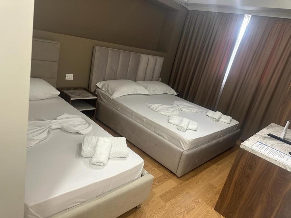 Vlorë Hotel Her מראה חיצוני תמונה