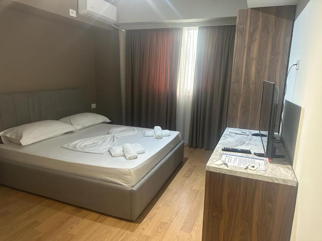 Vlorë Hotel Her מראה חיצוני תמונה