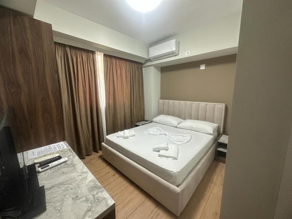 Vlorë Hotel Her מראה חיצוני תמונה