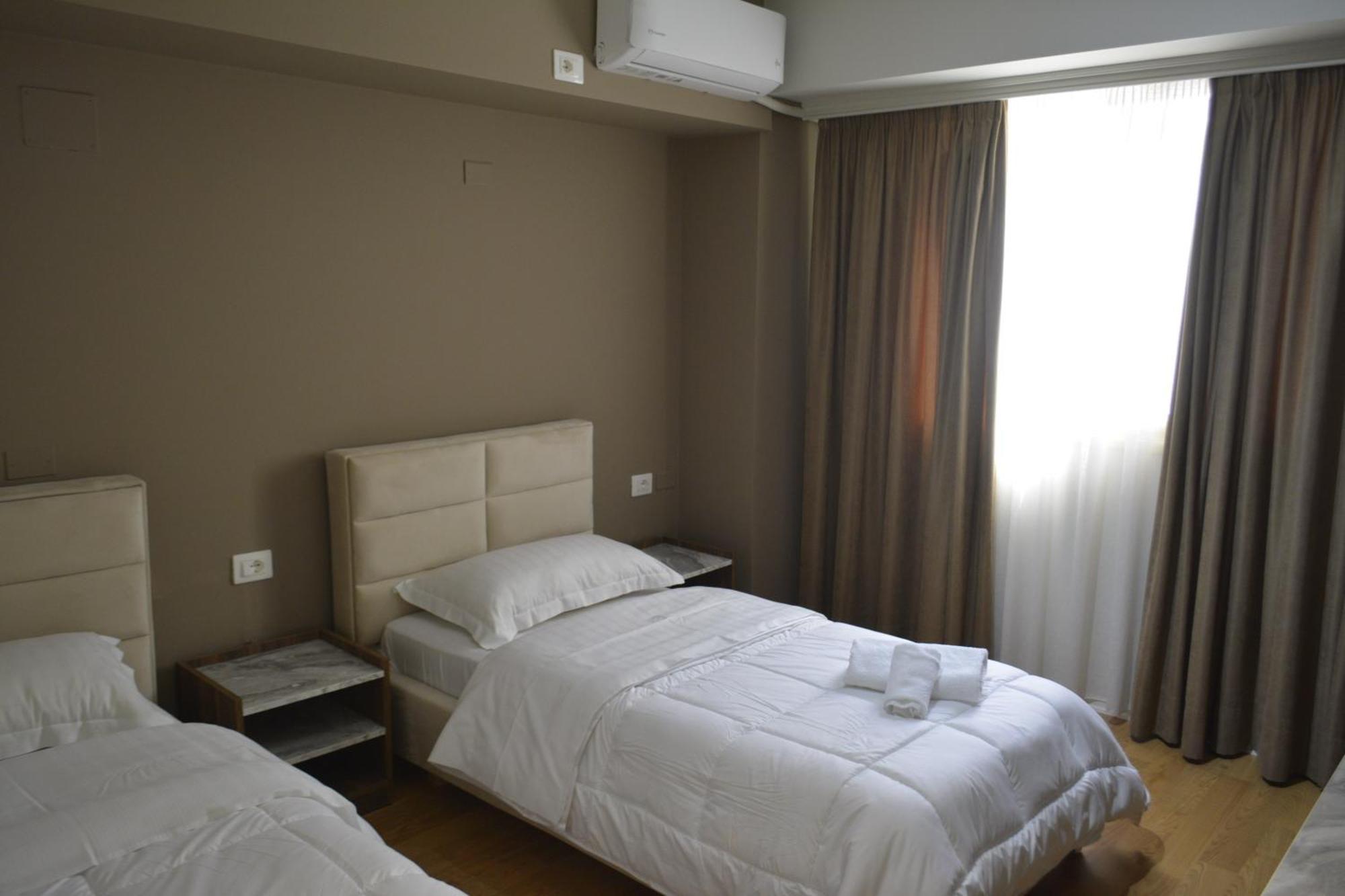 Vlorë Hotel Her מראה חיצוני תמונה