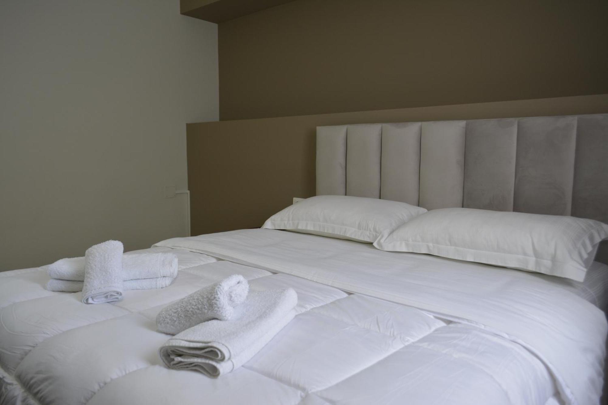 Vlorë Hotel Her מראה חיצוני תמונה