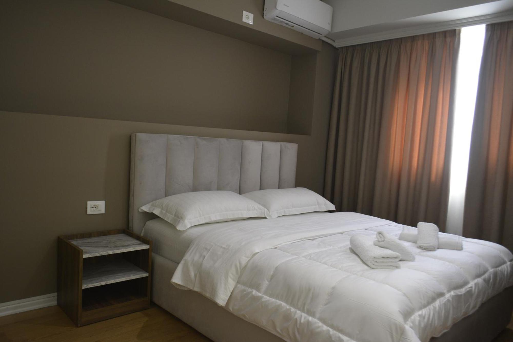 Vlorë Hotel Her מראה חיצוני תמונה