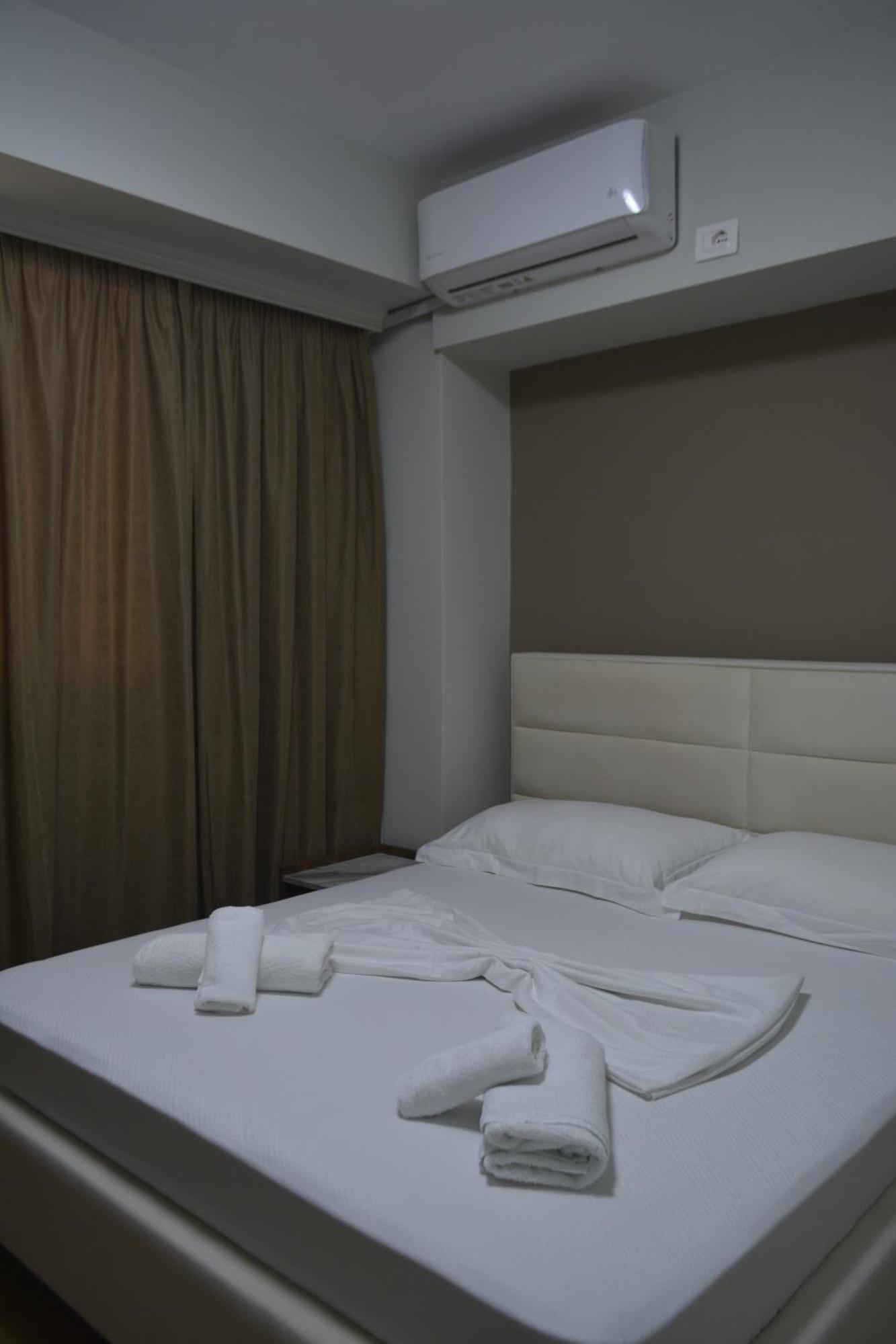 Vlorë Hotel Her מראה חיצוני תמונה