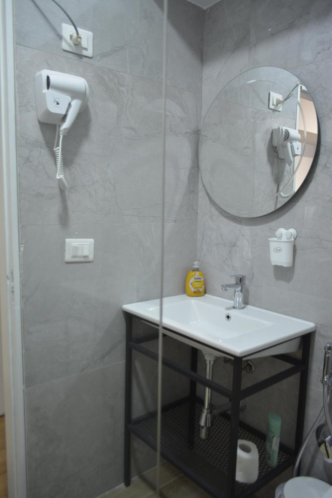 Vlorë Hotel Her מראה חיצוני תמונה