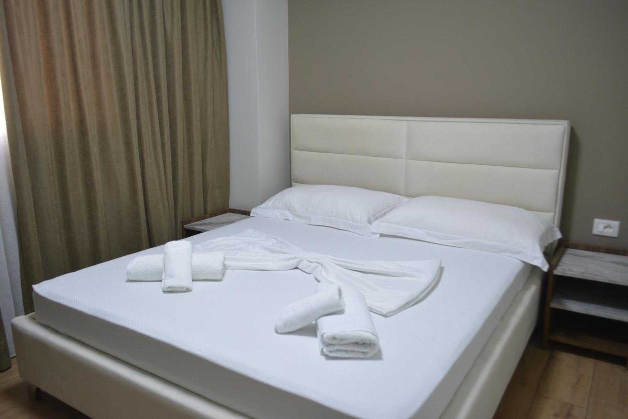 Vlorë Hotel Her מראה חיצוני תמונה