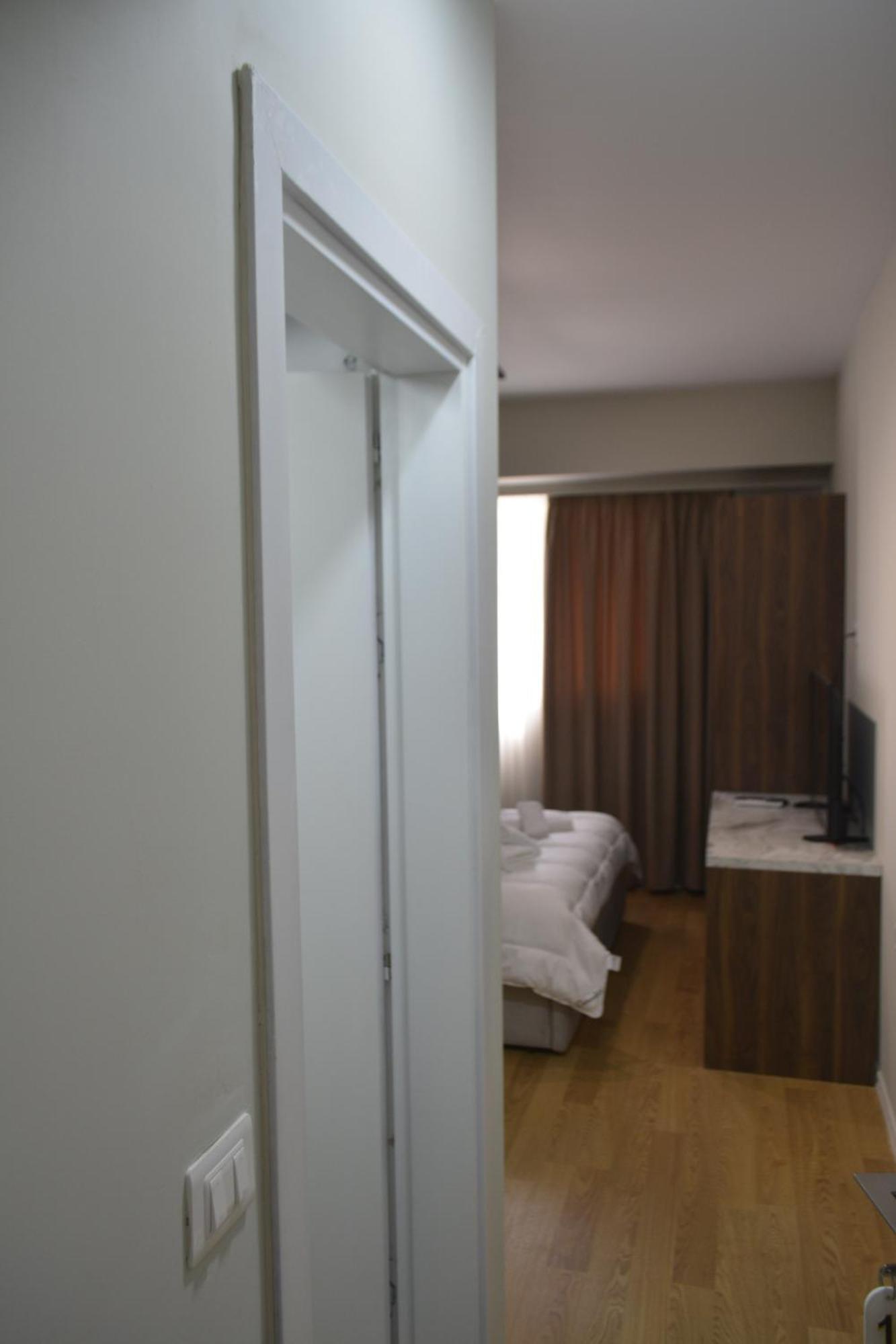 Vlorë Hotel Her מראה חיצוני תמונה