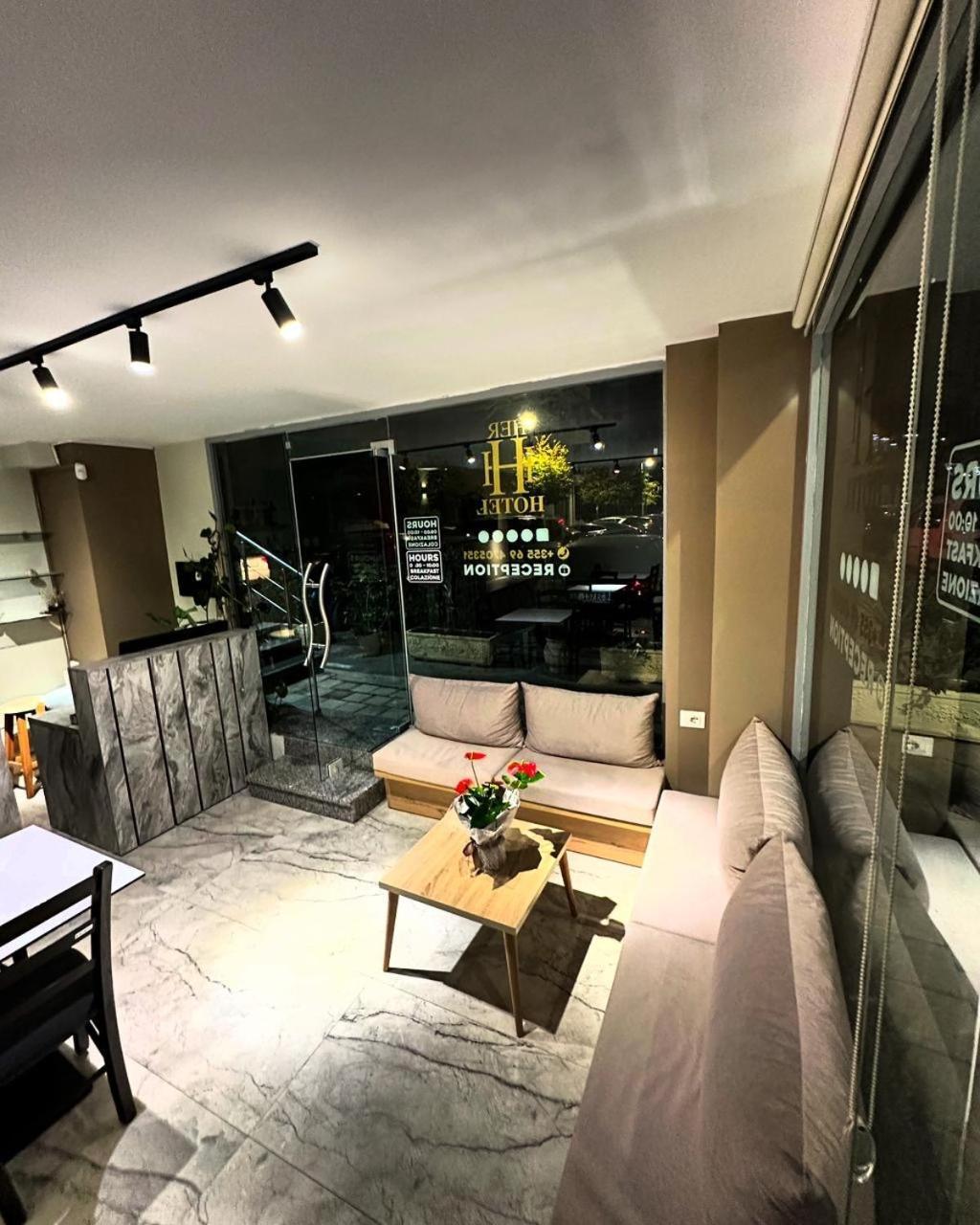 Vlorë Hotel Her מראה חיצוני תמונה