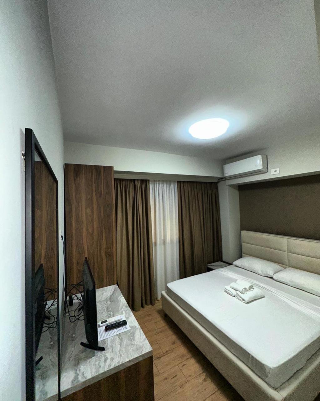 Vlorë Hotel Her מראה חיצוני תמונה
