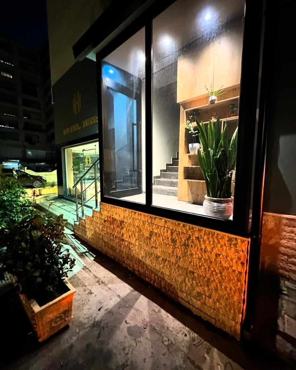 Vlorë Hotel Her מראה חיצוני תמונה