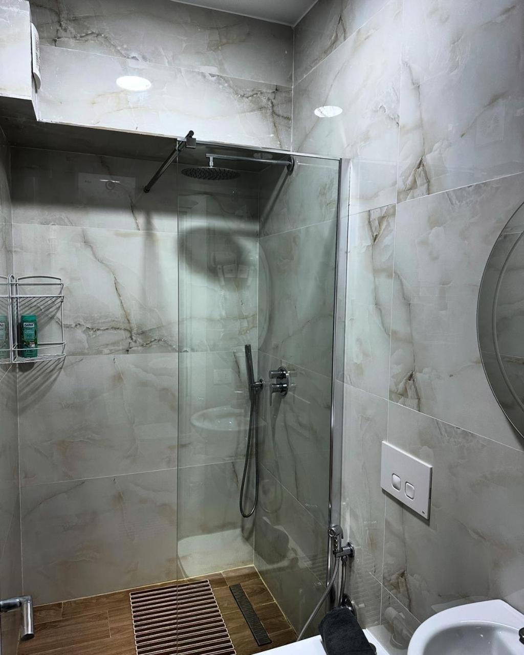 Vlorë Hotel Her מראה חיצוני תמונה