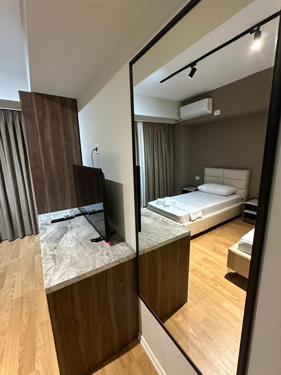Vlorë Hotel Her מראה חיצוני תמונה