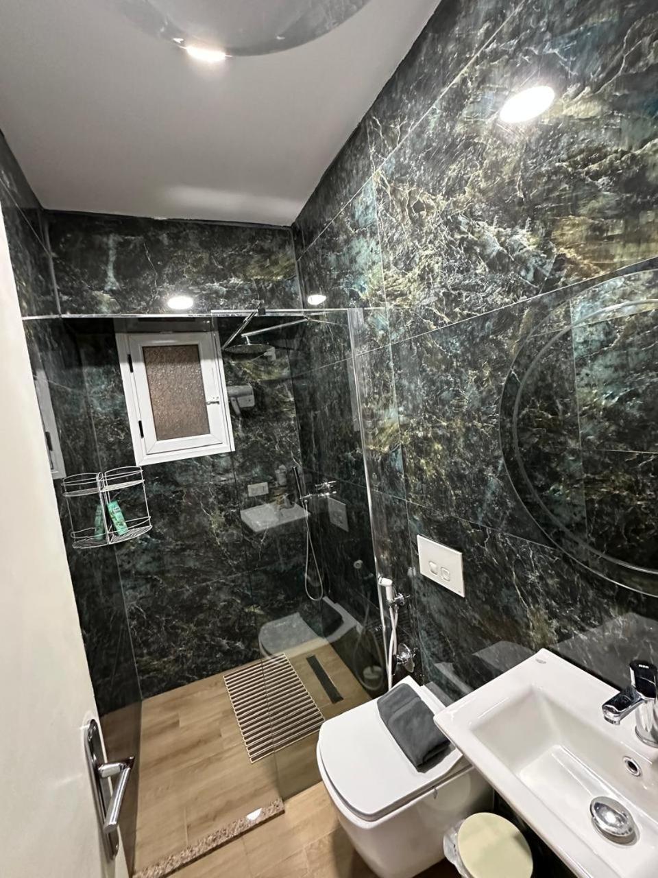 Vlorë Hotel Her מראה חיצוני תמונה