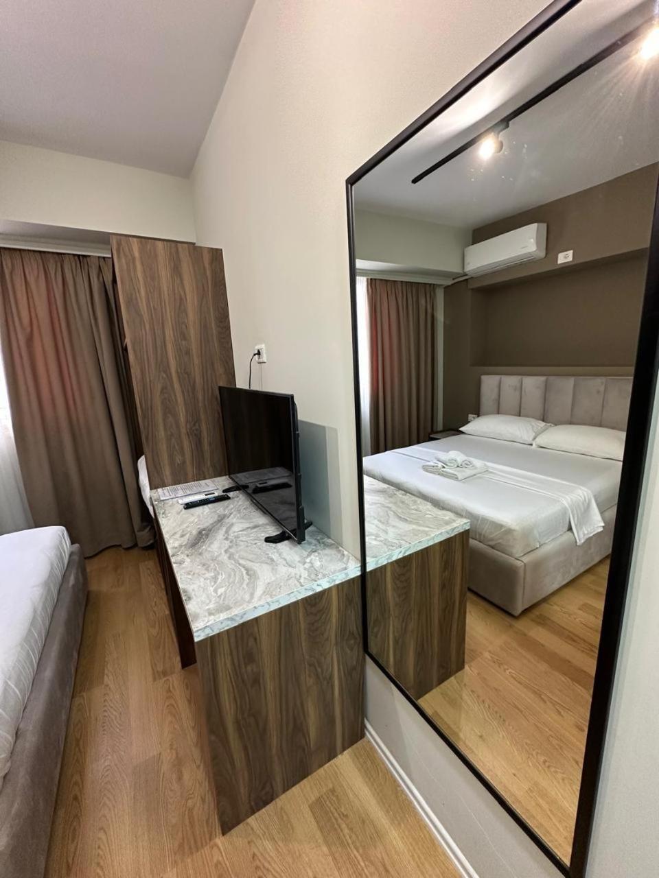 Vlorë Hotel Her מראה חיצוני תמונה